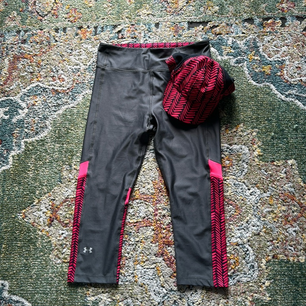 UNDER ARMOUR CAPRIS AND MATCHING HAT IN SZ MED…NWOT…NEVER WORN…CUTE!!!